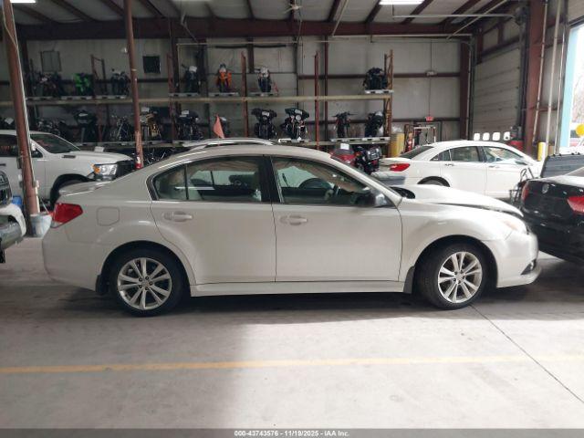 Subaru Legacy 2.5i Image 3