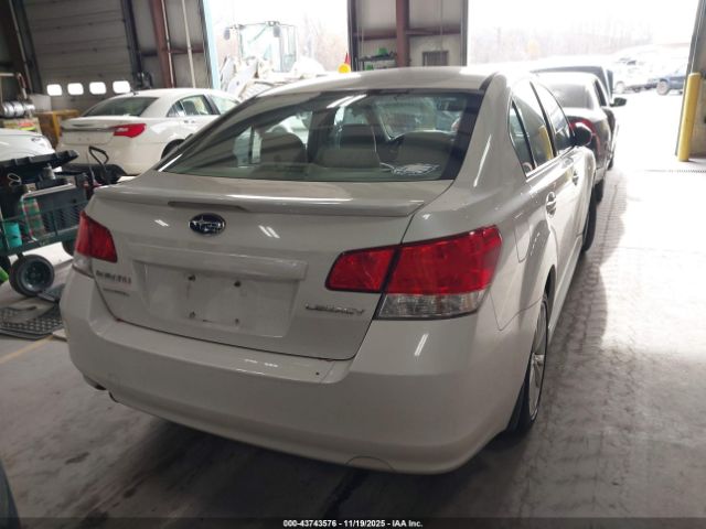 Subaru Legacy 2.5i Image 16