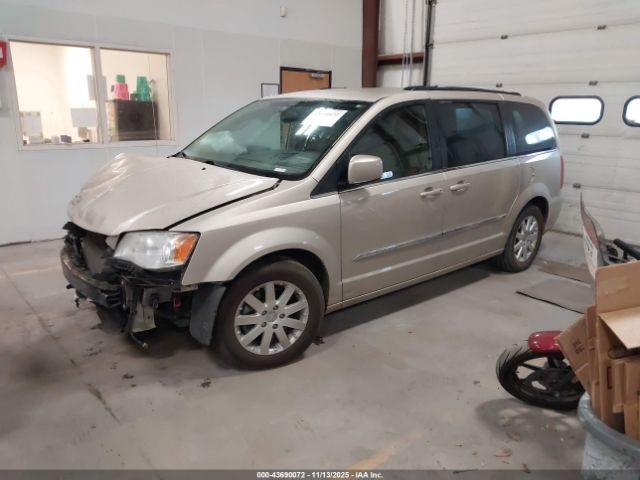 Chrysler Town & Country Touring Image 13