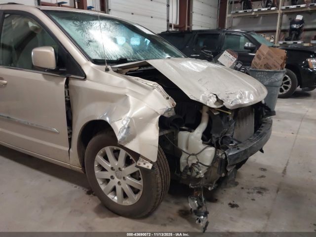 Chrysler Town & Country Touring Image 16