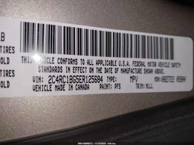 Chrysler Town & Country Touring Image 11