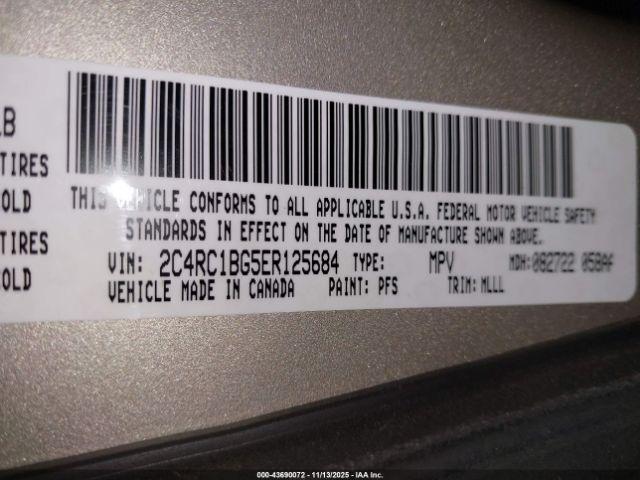 Chrysler Town & Country Touring Image 11