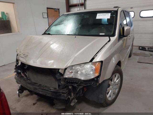 Chrysler Town & Country Touring Image 3