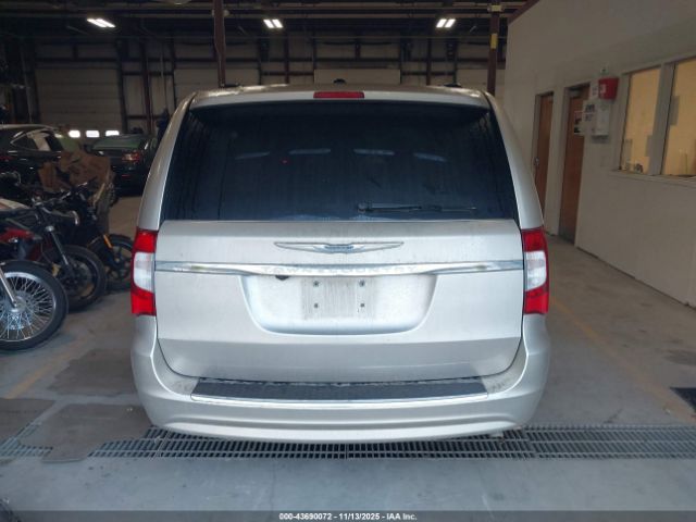 Chrysler Town & Country Touring Image 10
