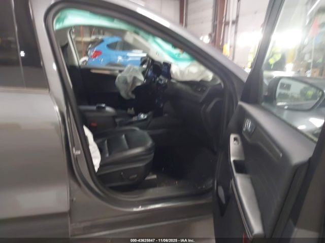 Ford Escape Titanium Image 13