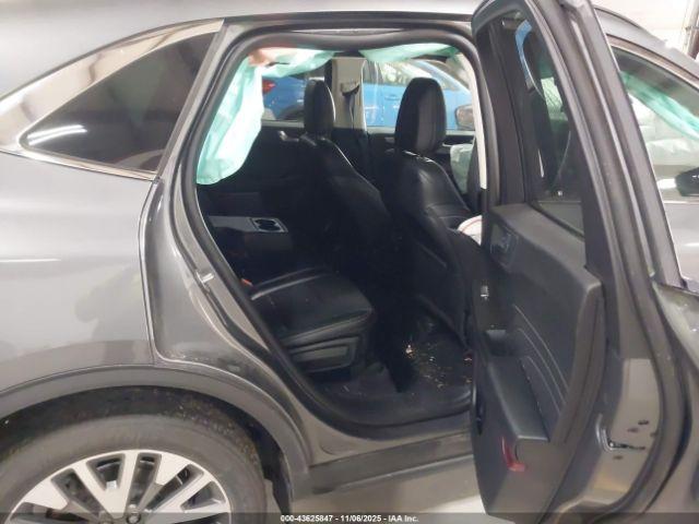 Ford Escape Titanium Image 4