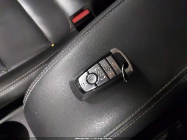 Ford Escape Titanium Image 2