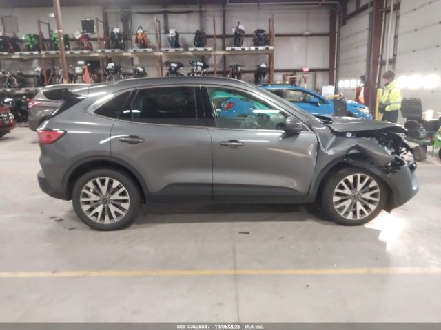 Ford Escape Titanium Image 12