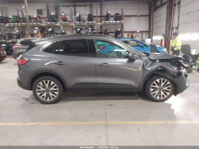 Ford Escape Titanium Image 12