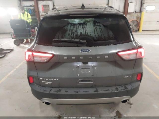 Ford Escape Titanium Image 6