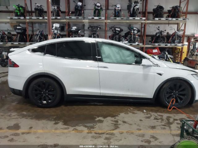 Tesla Model X Image 9
