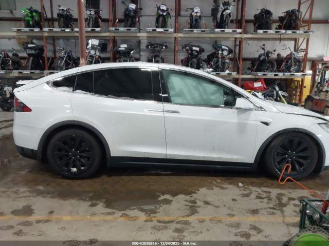 Tesla Model X Image 9
