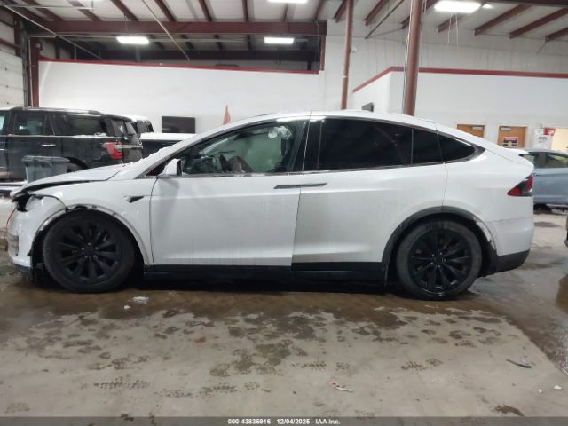 Tesla Model X Image 10