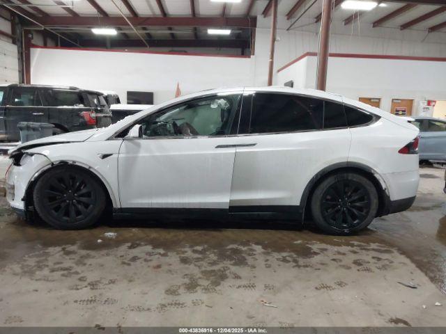 Tesla Model X Image 10