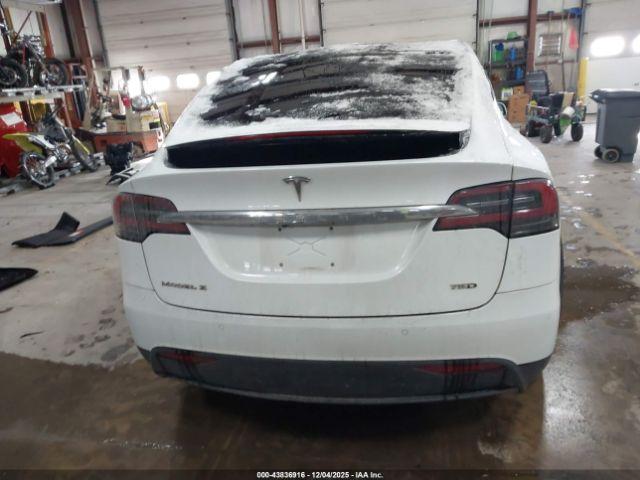 Tesla Model X Image 14