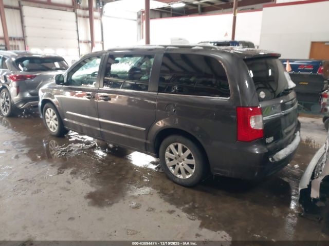 Chrysler Town & Country Touring Image 15