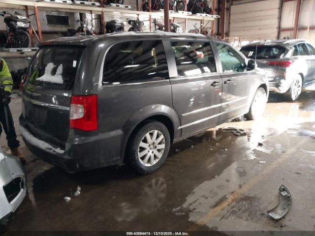 Chrysler Town & Country Touring Image 16