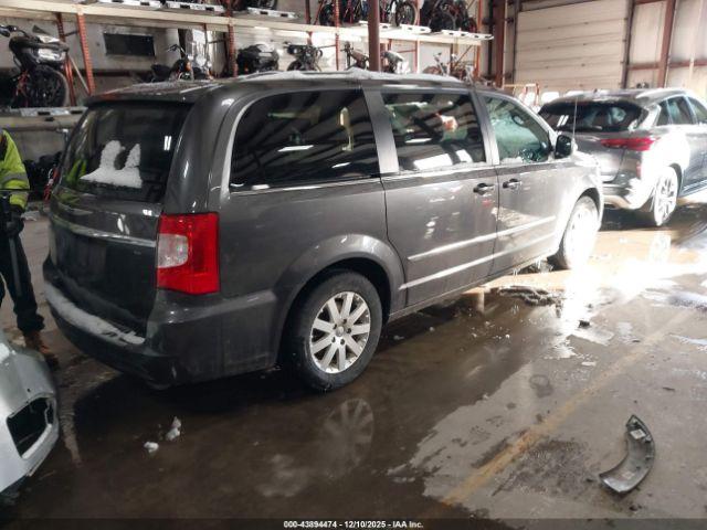 Chrysler Town & Country Touring Image 16