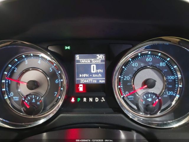 Chrysler Town & Country Touring Image 12