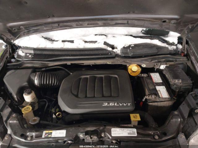 Chrysler Town & Country Touring Image 9