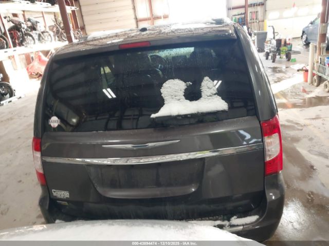 Chrysler Town & Country Touring Image 14