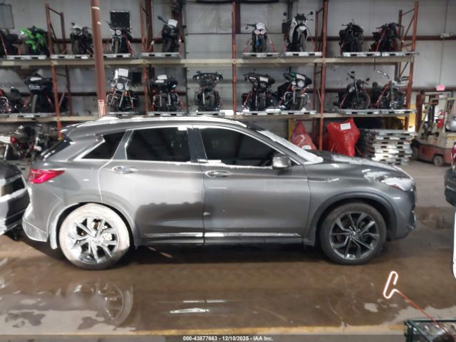 INFINITI Qx Essential Image 9