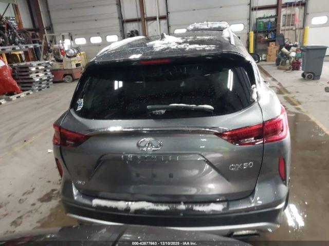 INFINITI Qx Essential Image 15