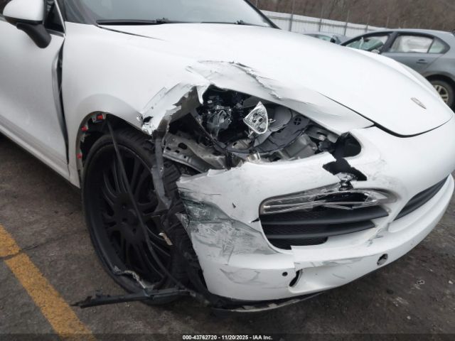 Porsche Cayenne S Image 4