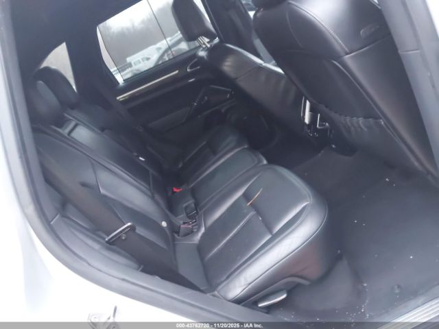 Porsche Cayenne S Image 7