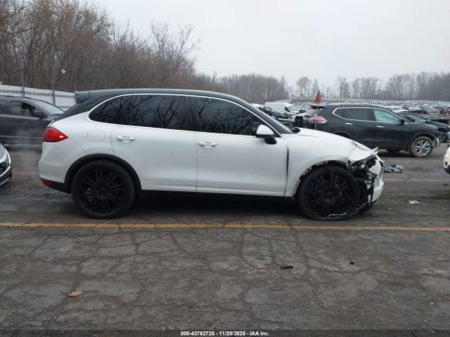 Porsche Cayenne S Image 14