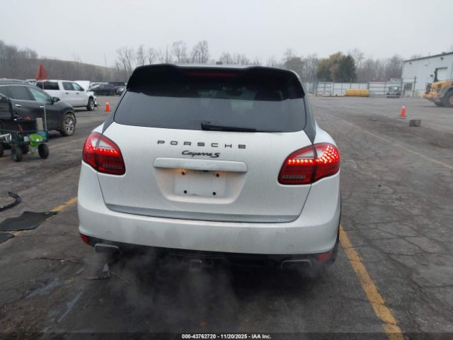 Porsche Cayenne S Image 11