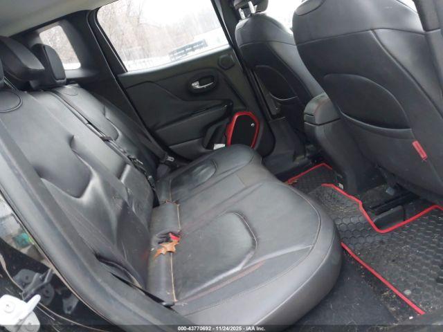 Jeep Renegade Trailhawk Image 8