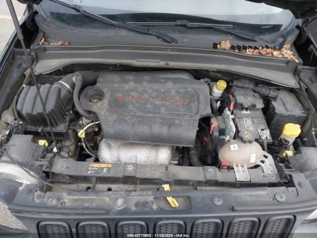 Jeep Renegade Trailhawk Image 17