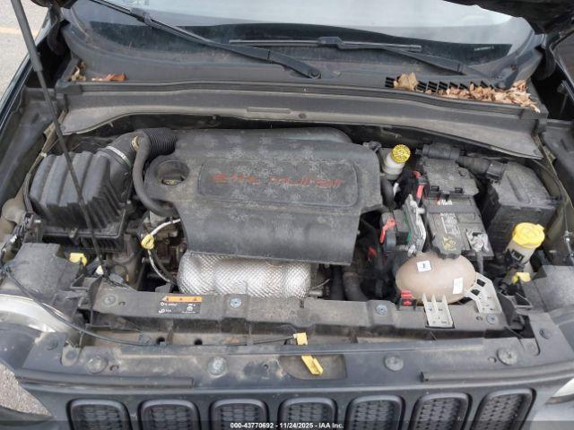 Jeep Renegade Trailhawk Image 17