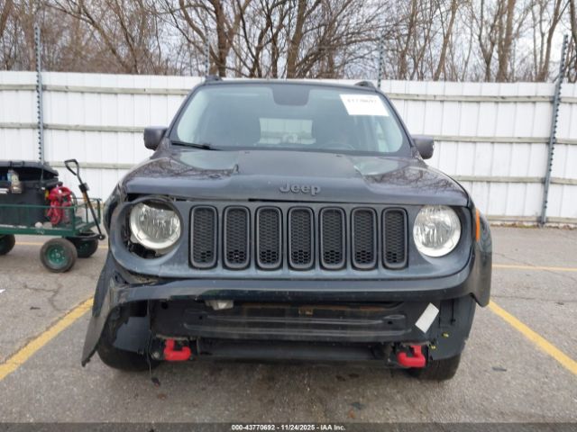 Jeep Renegade Trailhawk Image 10