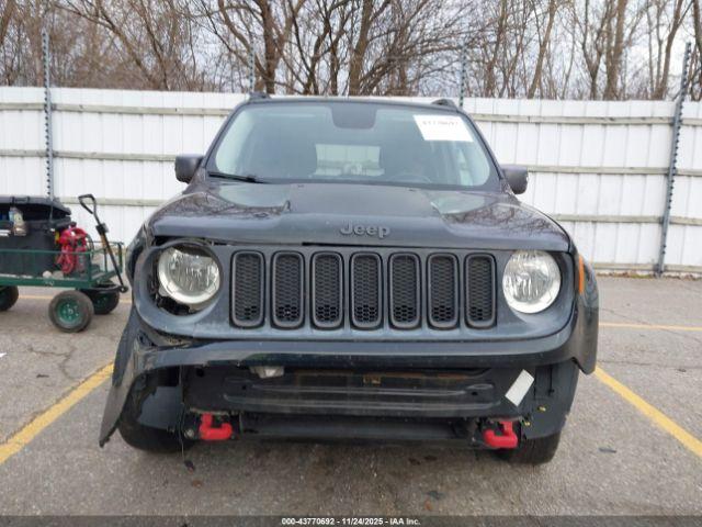 Jeep Renegade Trailhawk Image 10