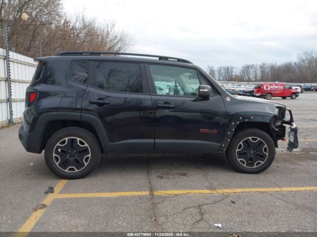 Jeep Renegade Trailhawk Image 13