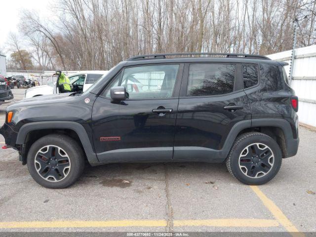 Jeep Renegade Trailhawk Image 15