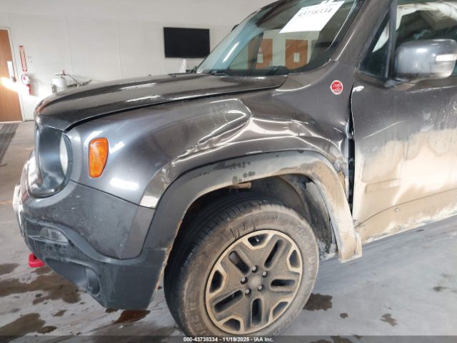 Jeep Renegade Trailhawk Image 10