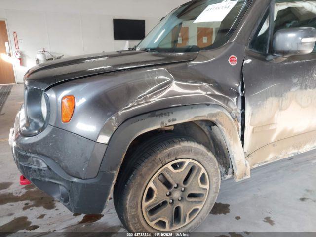Jeep Renegade Trailhawk Image 10