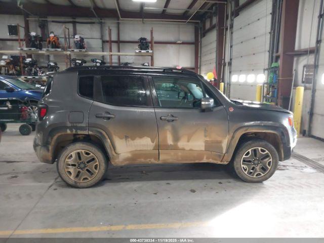 Jeep Renegade Trailhawk Image 8