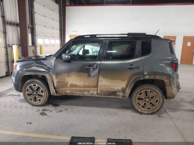 Jeep Renegade Trailhawk Image 7