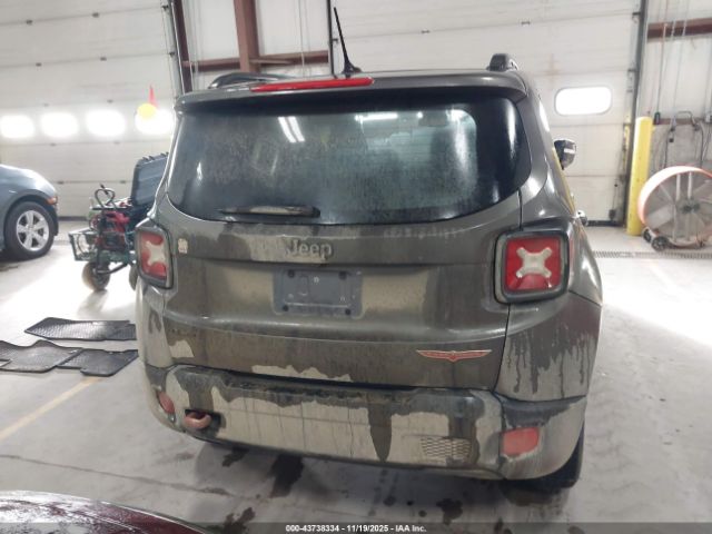 Jeep Renegade Trailhawk Image 12