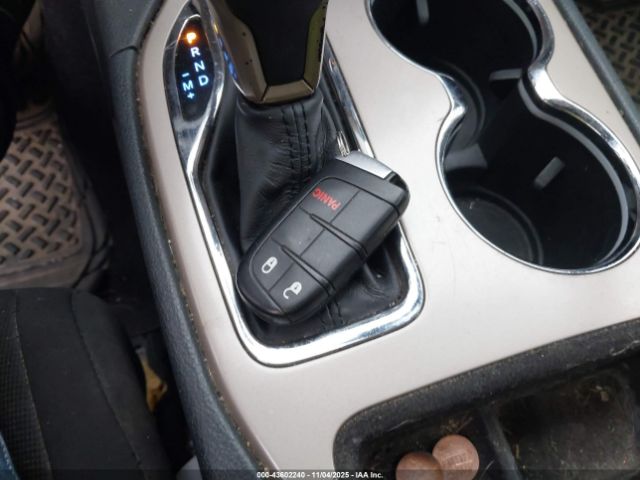 Jeep Grand Cherokee Laredo 4x4 Image 13