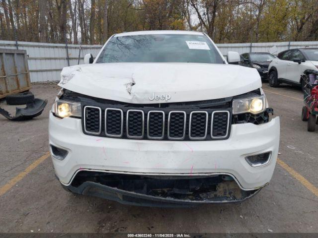Jeep Grand Cherokee Laredo 4x4 Image 8