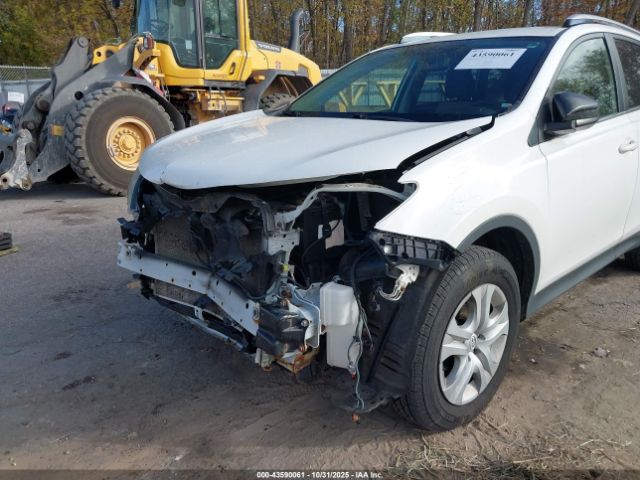 Toyota RAV4 Le Image 10