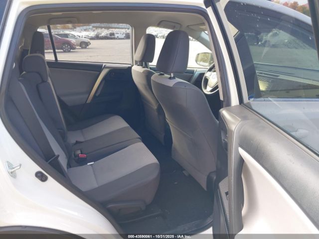 Toyota RAV4 Le Image 2