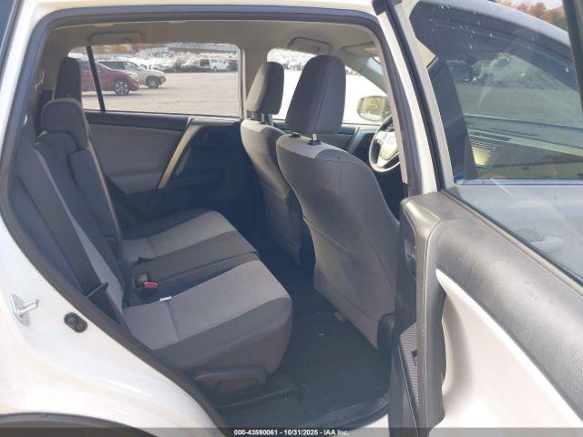 Toyota RAV4 Le Image 2