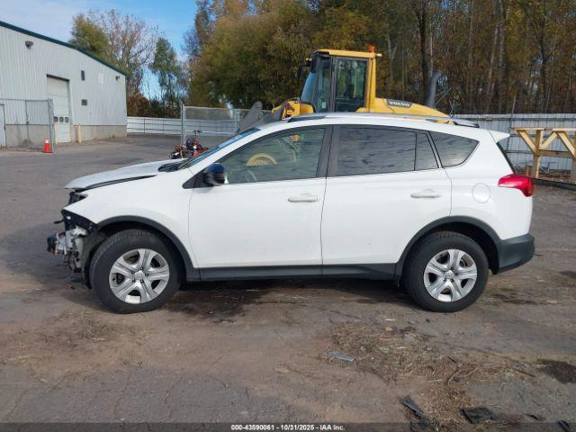 Toyota RAV4 Le Image 17