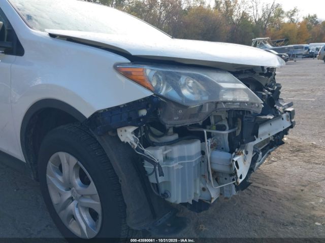 Toyota RAV4 Le Image 4